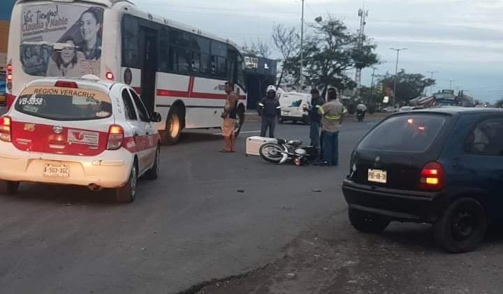 Empleado de Megacable herido en accidente de moto en la carretera Xalapa-Veracruz
