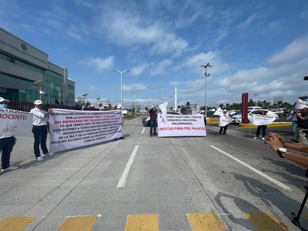 Se manifiestan en Boca del Río exigiendo justicia por Itiel "N" | VIDEO