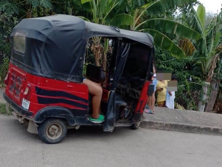 Ejecutan a balazos a pasajera de moto taxi en Texistepec