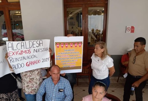 Extrabajadores del Ayuntamiento de Veracruz exigen por reinstalación laboral y pagos atrasados