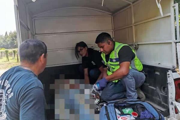 Operador de tractocamión sufre accidente mientras realizaba maniobras, en Coscomatepec