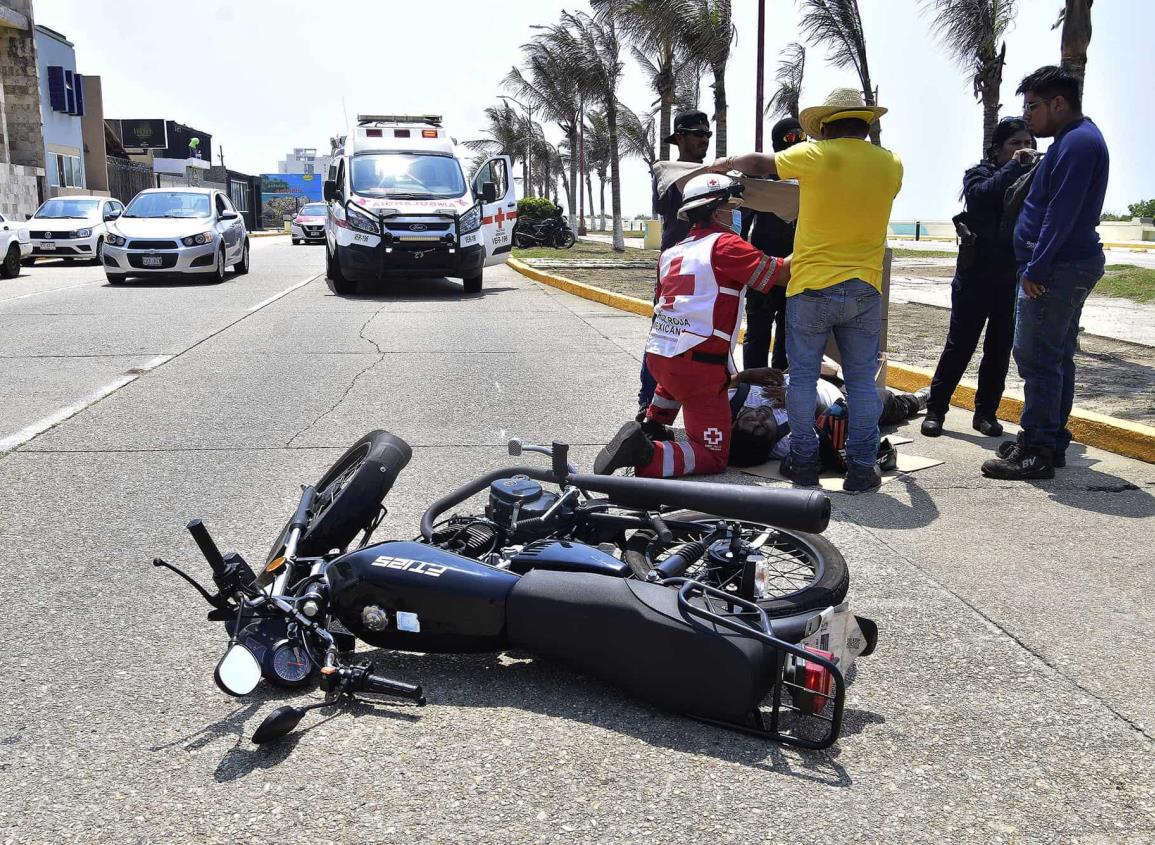 Arrollan a hombre que intentaba cruzar en el Malecón de Coatzacoalcos l VIDEO