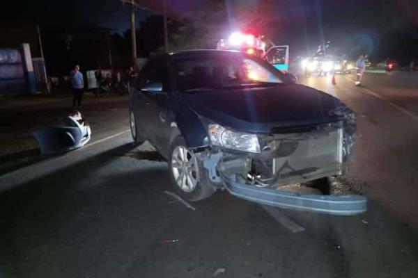 Accidente en libramiento deja daños materiales en Martínez de la Torre Accidente en libramiento deja daños materiales en Martínez de la Torre