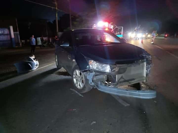 Accidente en libramiento deja daños materiales en Martínez de la Torre