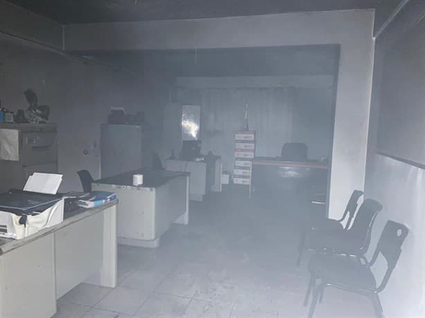 Incendio consume bodega de telesecundaria en Nogales