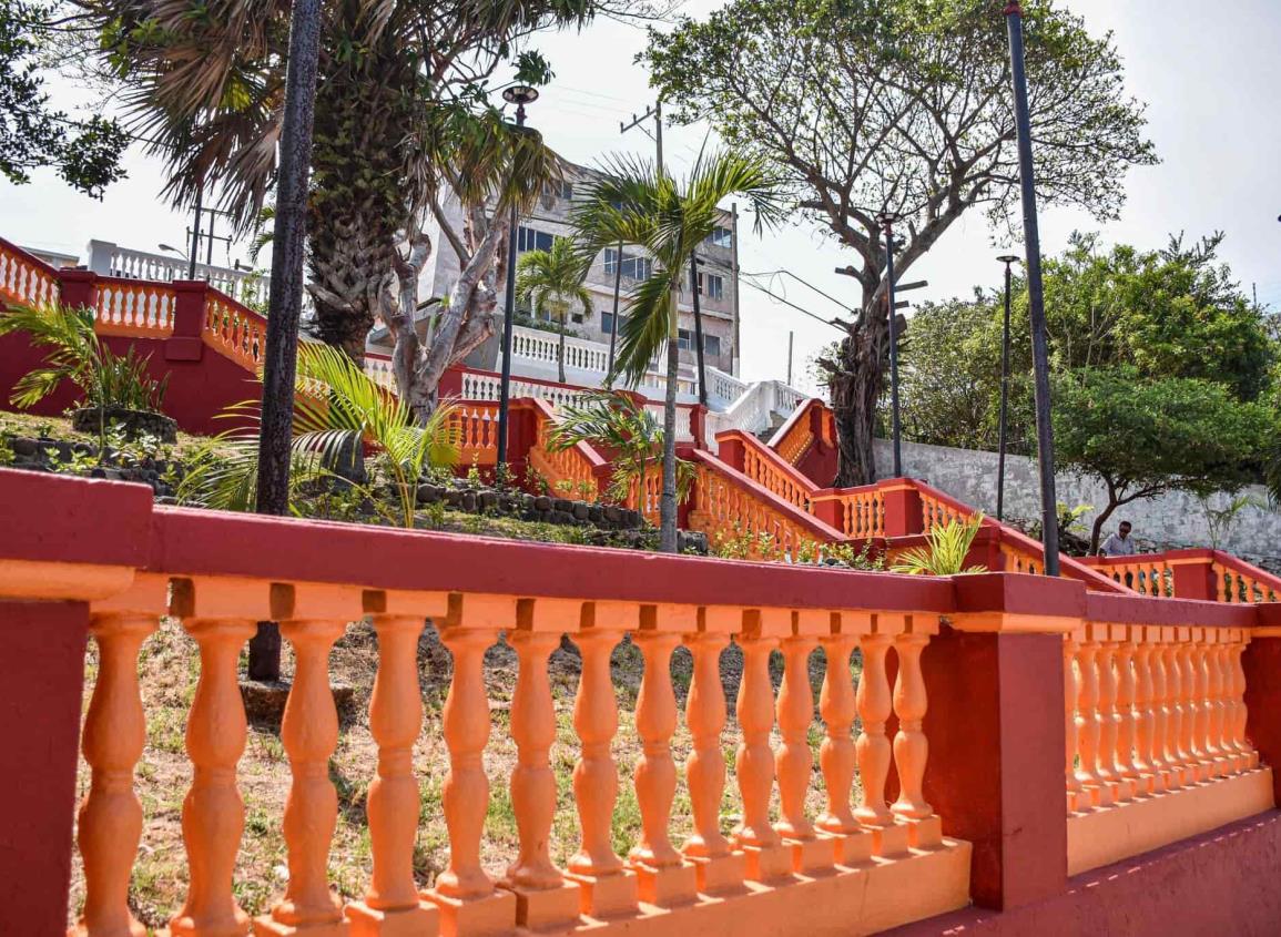 Escalinatas del malecón ribereño de Coatzacoalcos albergan historia y arte