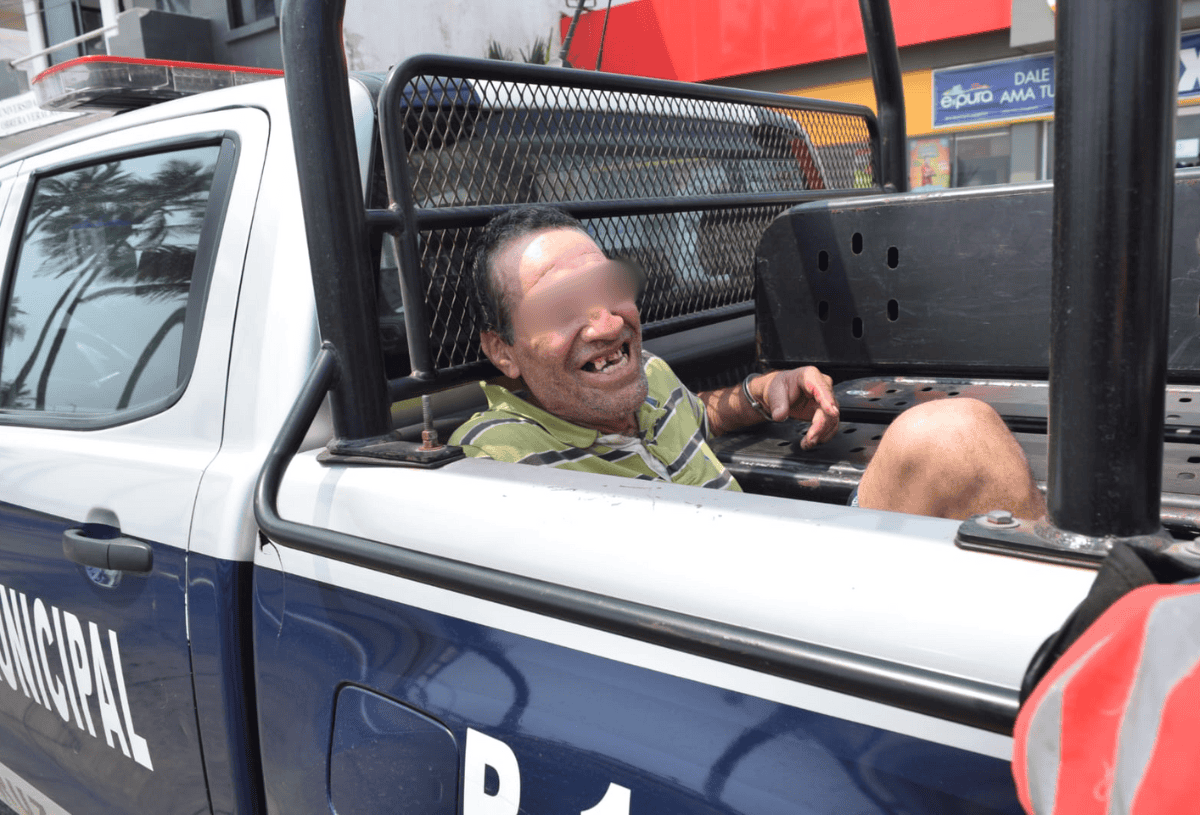 Hombre en situación de calle detenido tras intento de robo en Oxxo de Veracruz