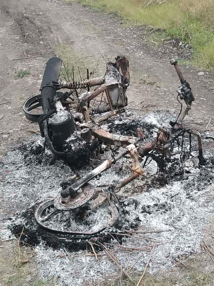 Hallan motocicleta calcinada en camino de San Rafael