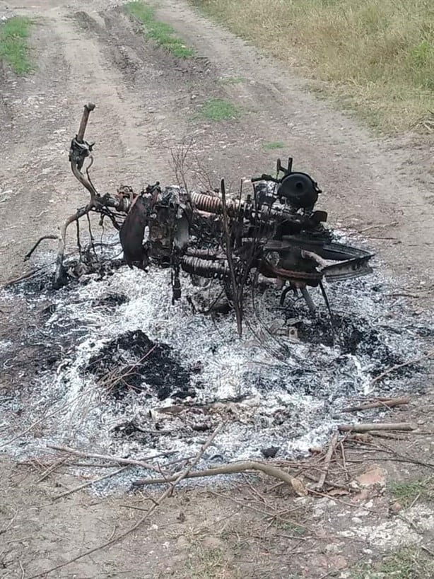 Hallan motocicleta calcinada en camino de San Rafael