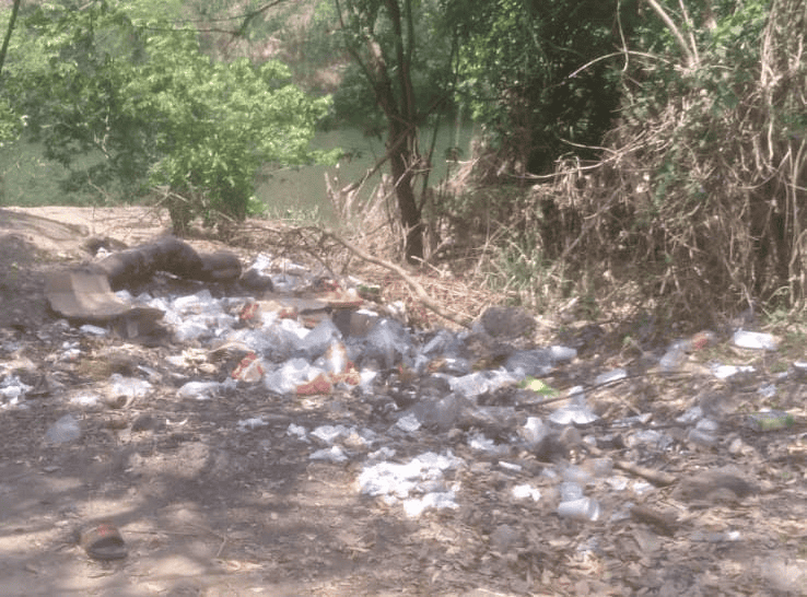 Denuncian contaminación en zona turística de río de Paso del Toro