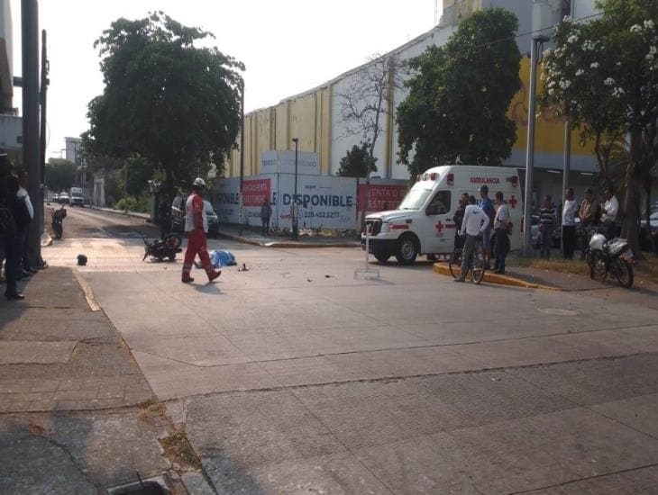 Motociclista en Veracruz pierde la vida tras chocar con una camioneta