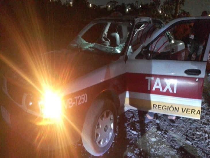 Con amenazas sujetos roban taxi de Veracruz