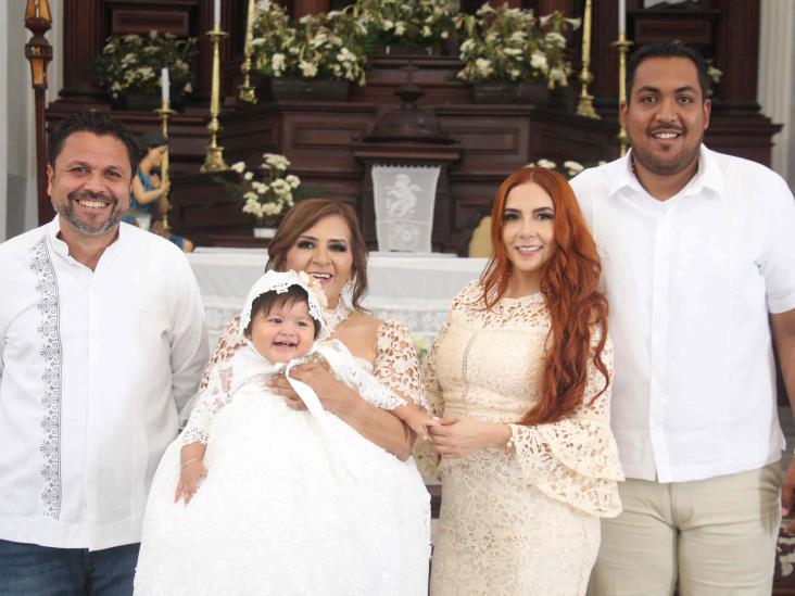 Gretta Hernández Calvo cumplió un año de vida y fue bautizada