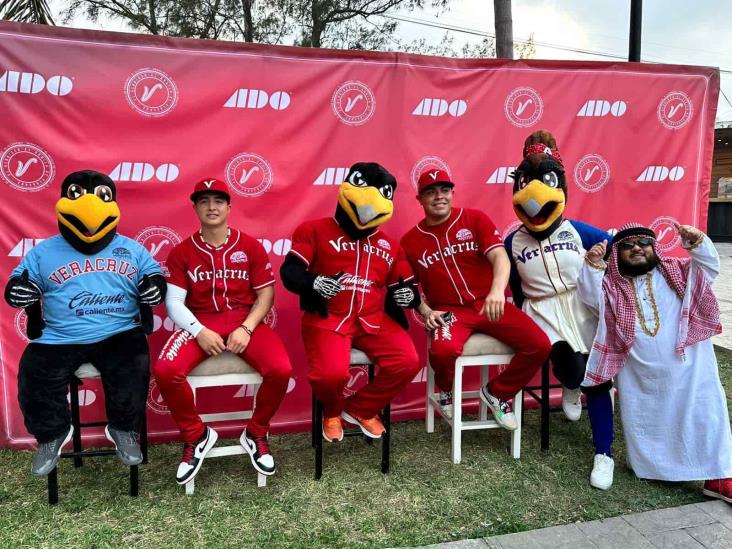 Presentan el autobús oficial del equipo El Águila de Veracruz