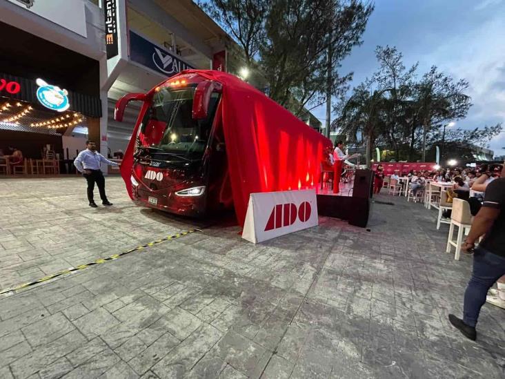 Presentan el autobús oficial del equipo El Águila de Veracruz