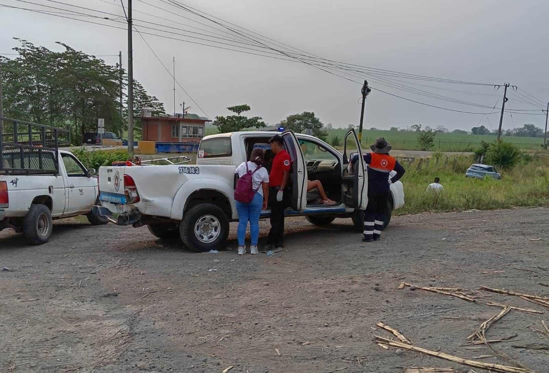 Familia se accidenta en el tramo carretero Tierra Blanca a La Tinaja