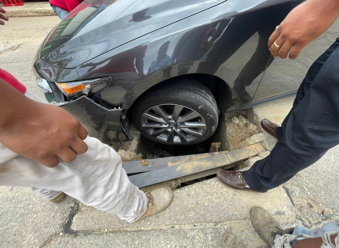 Piden reparen alcantarilla dañada en barrio de Acayucan