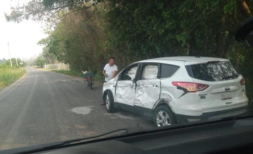 Autobús y camioneta protagonizan aparatoso choque en la carretera Martínez-Misantla