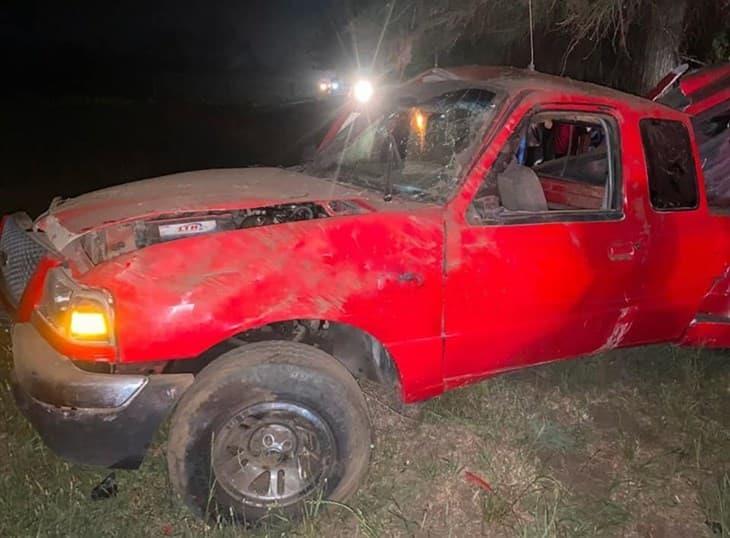 Fuerte accidente automovilístico en la carretera Acatlán-Miahuatlán; hay lesionados 