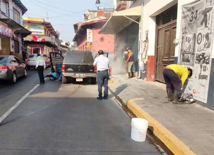 Se incendia camioneta ¡en pleno centro de Xalapa! 