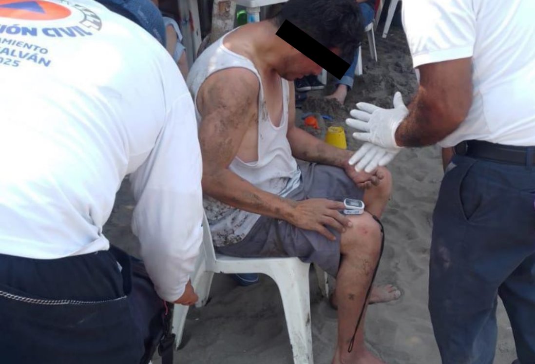 Salvan a turista de morir ahogado en playa de Chachalacas