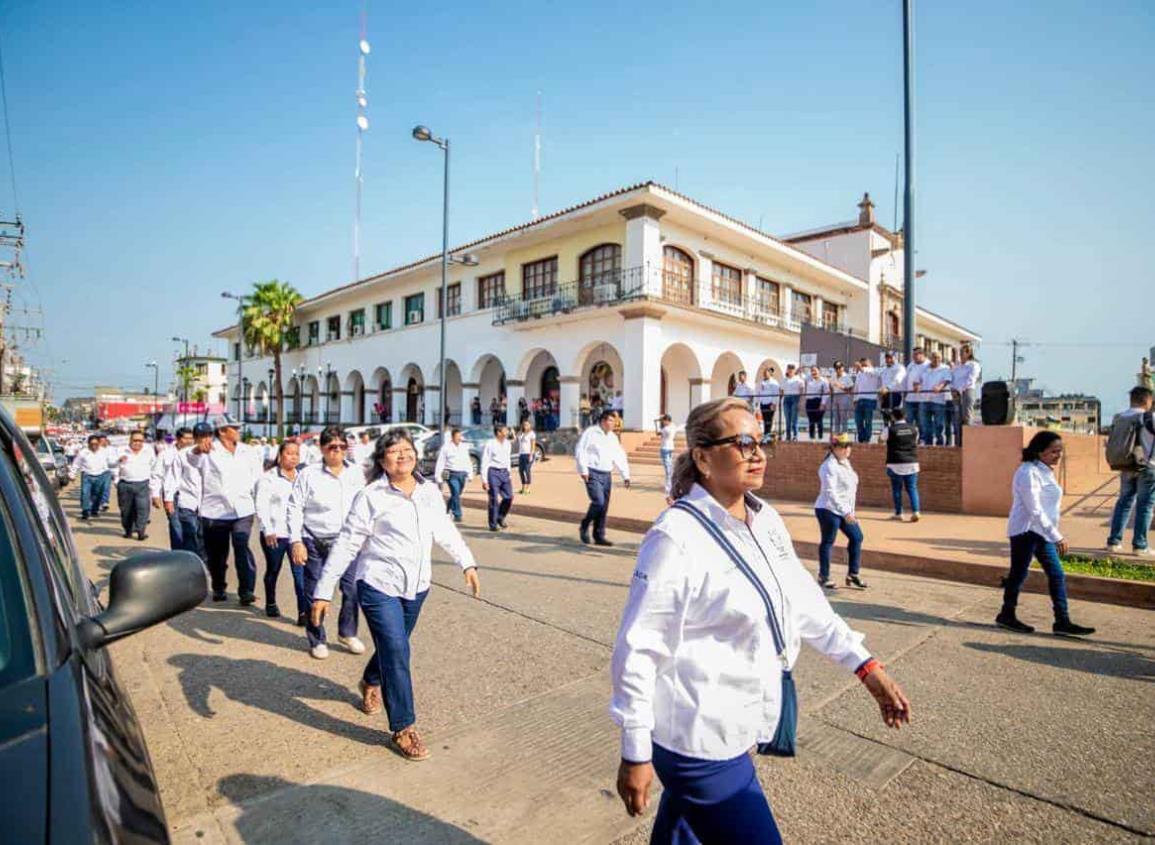 Desfilarán sindicatos de Acayucan en el día del trabajo | VIDEO