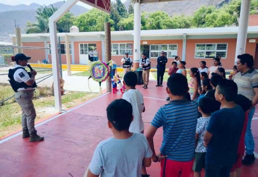 Con juegos, dulces y piñatas, celebran el Día del Niño en Mendoza