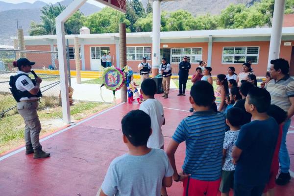 Con juegos, dulces y piñatas, celebran el Día del Niño en Mendoza