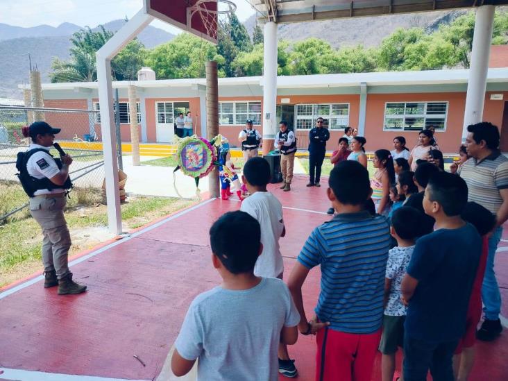 Con juegos, dulces y piñatas, celebran el Día del Niño en Mendoza