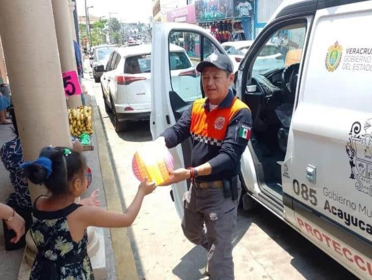 Entregan elementos de PC Acayucan juguetes a niños de la ciudad