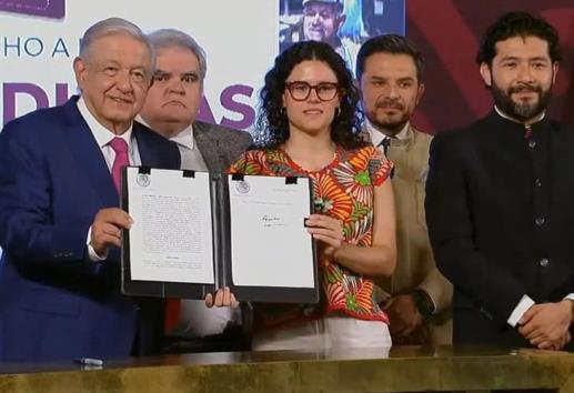 AMLO firma decreto para creación del Fondo de Pensiones para el Bienestar