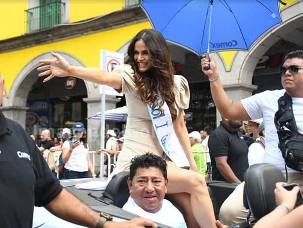 ¡Sorpresa!; Marisol Gónzalez asiste a desfile por el Día del Trabajo en Xalapa