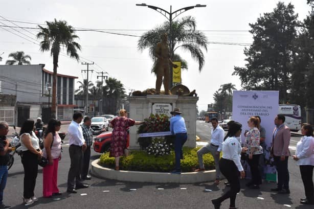 Con ofrenda floral, conmemoran el Día del Trabajo en Orizaba (+Video)