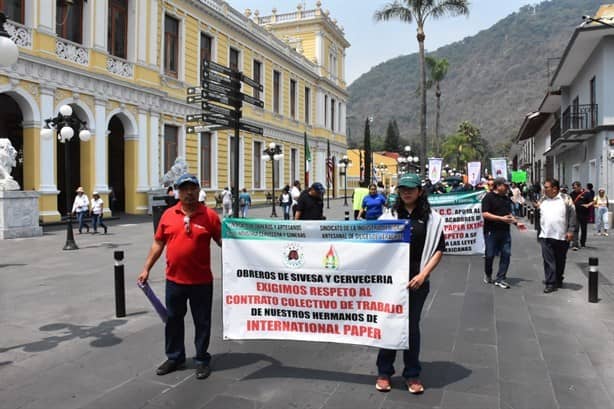 Protestan exempleados de International Paper, fábrica incendiada en Ixtaczoquitlán