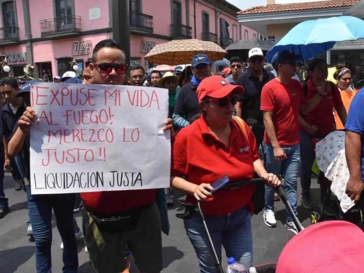 Protestan exempleados de International Paper, fábrica incendiada en Ixtaczoquitlán