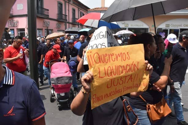 Protestan exempleados de International Paper, fábrica incendiada en Ixtaczoquitlán