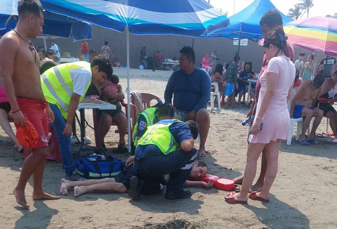 Salvan a jarocho de morir ahogado en playa Vicente Fox, en Boca del Río