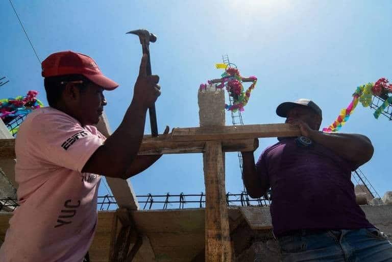 Día de la Santa Cruz: estos son los tres estados con mejores salarios para los albañiles