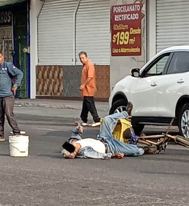 Adulto mayor en bicicleta termina en hospital tras ser arrollado por camioneta en Cardel