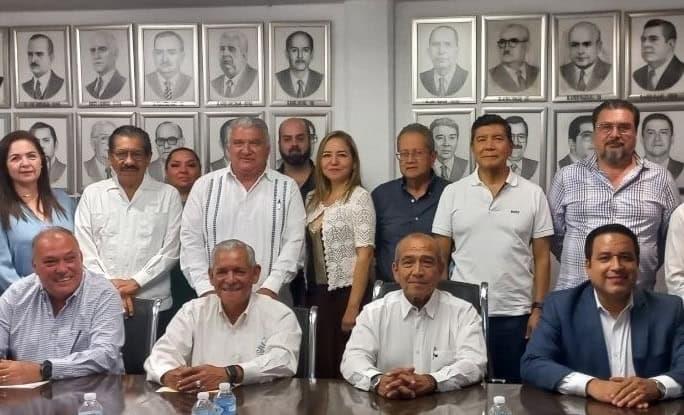 José Tomás Méndez rinde protesta como presidente de la Canaco en Veracruz