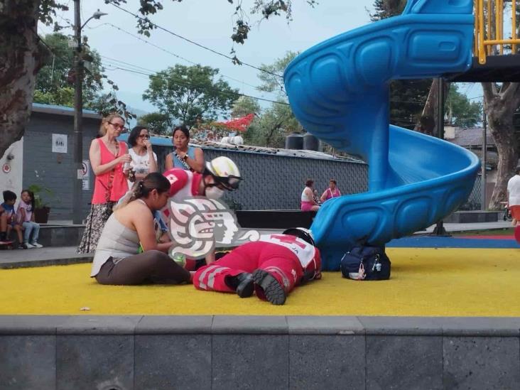 Menor pierde el conocimiento tras fuerte caída en parque infantil de Orizaba