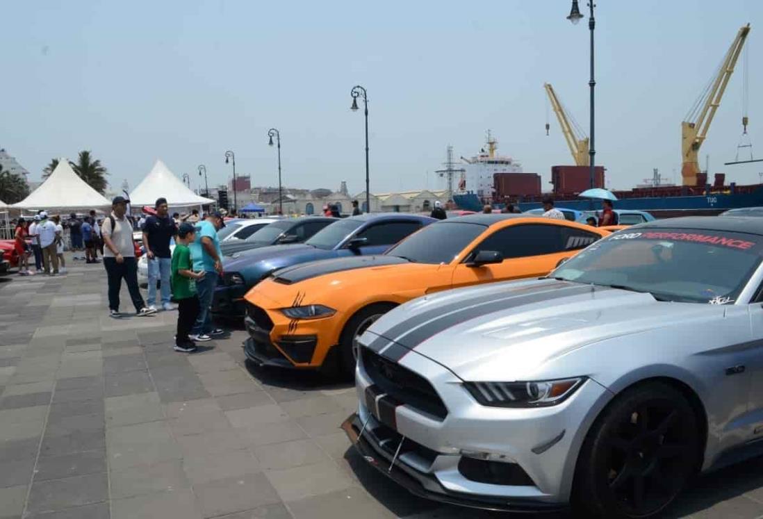 Exhiben más de 350 autos clásicos en el Malecón de Veracruz | FOTOS