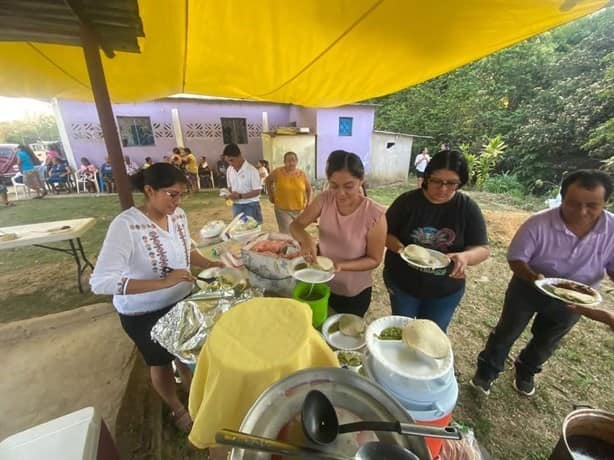 Celebran la Santa Cruz en Moloacán