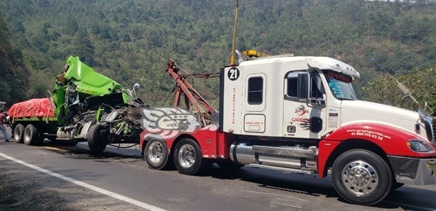 Tráileres protagonizan aparatoso choque en la Orizaba-Puebla