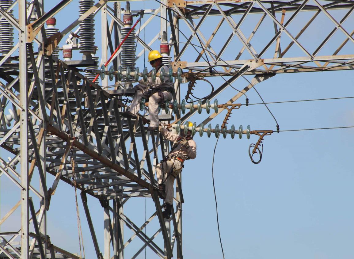 Usuarios denuncian variaciones en el suministro eléctrico y altas tarifas en Las Choapas