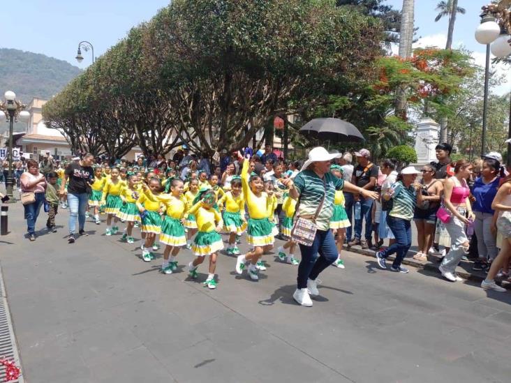 Más de 11 mil alumnos participan en desfile por la Batalla de Puebla en Orizaba (+Video)