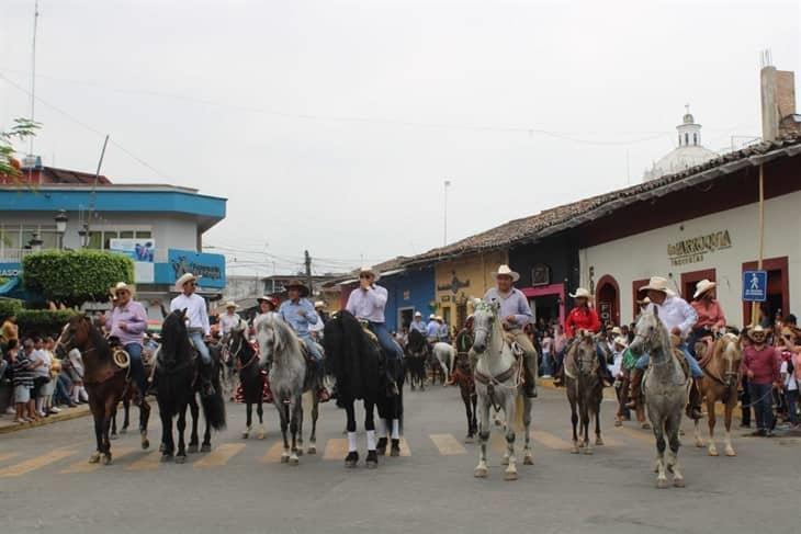 Asociación Ganadera de Misantla, conmemora aniversario de la Batalla de Puebla