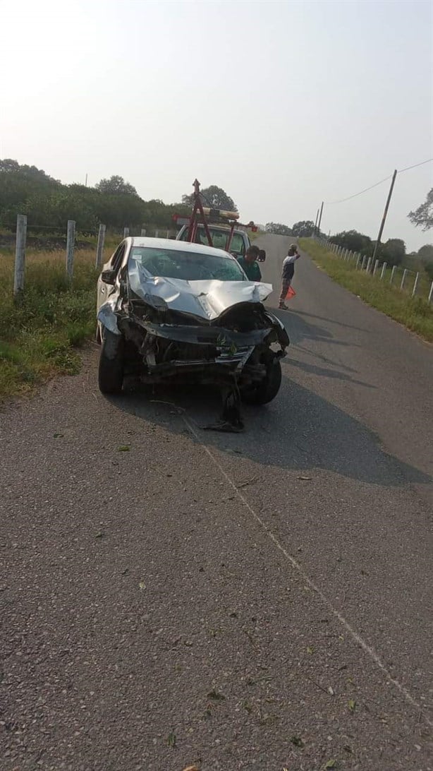 Auto pierde el control y sufre aparatoso accidente en camino a Sonzapotes