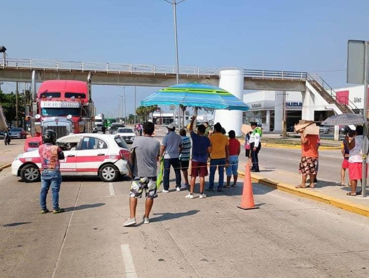 Tras 5 horas de bloqueo liberan la Transístmica en Coatzacoalcos; estos fueron los acuerdos l VIDEO