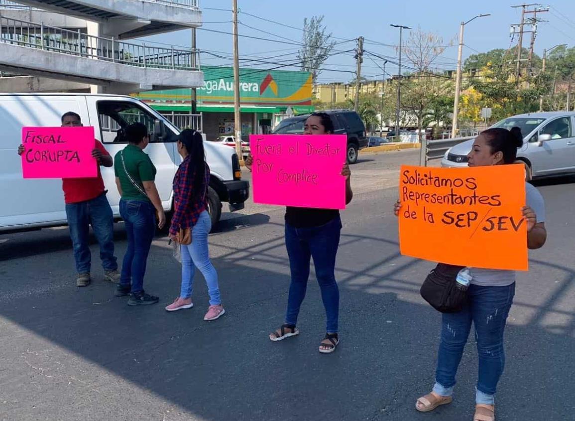 Suspenden paro carretero; autoridades educativas tomarán medidas contra profesor acusado de acoso | VIDEO